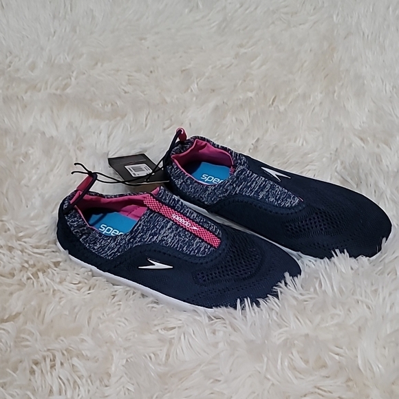 Speedo, Navy Water Shoes, Girls , juniors size medium - Picture 2 of 5